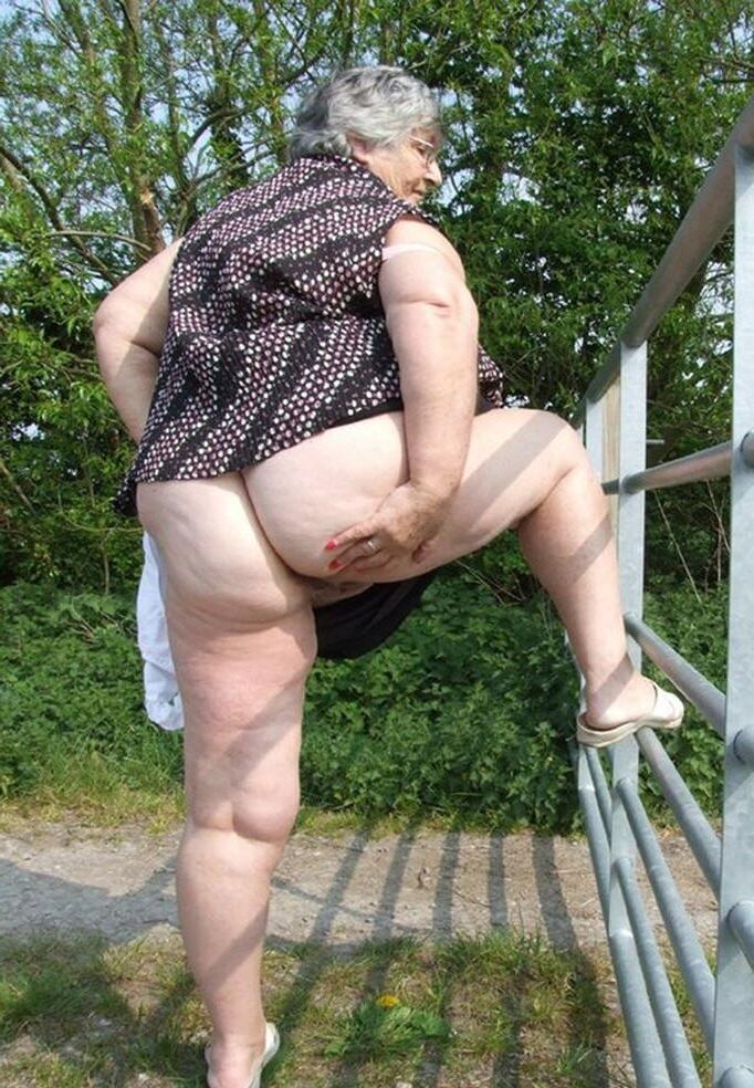 Mamie Grosse Truie Se Ballade En Campagne