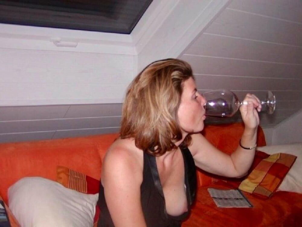 Oh no, mom is drunk again! 