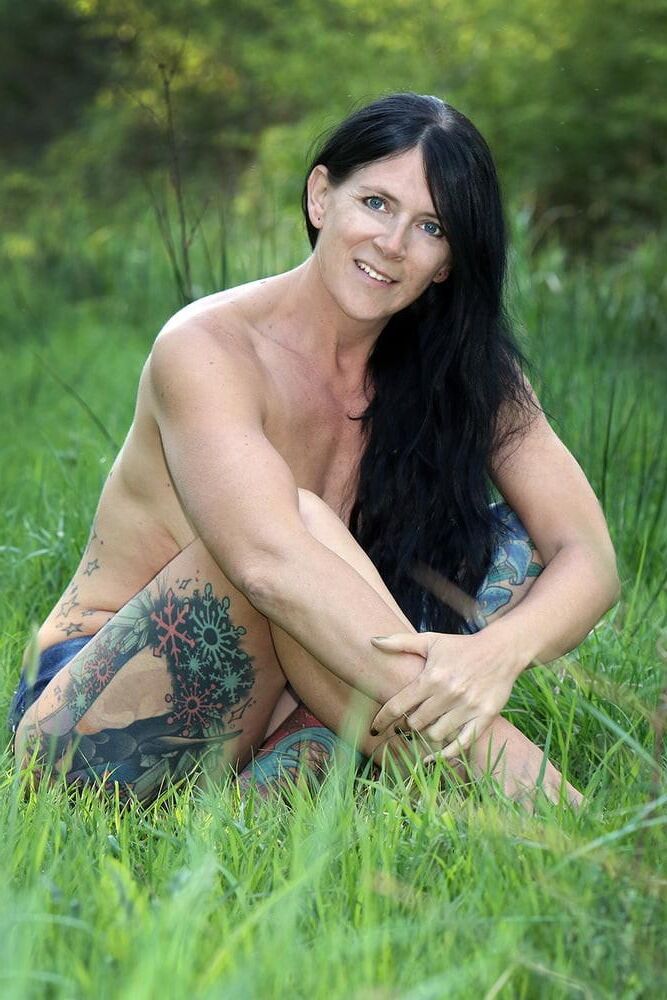 Tatoo Wife Exposed