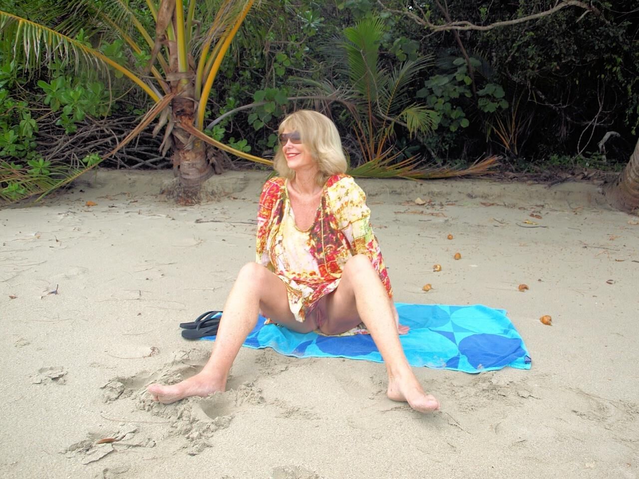 FACE and PUSSY: our awesome LADY DIANE combines them both!