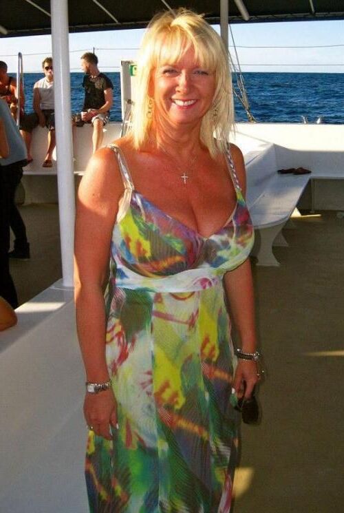 Hot Mom Meat 