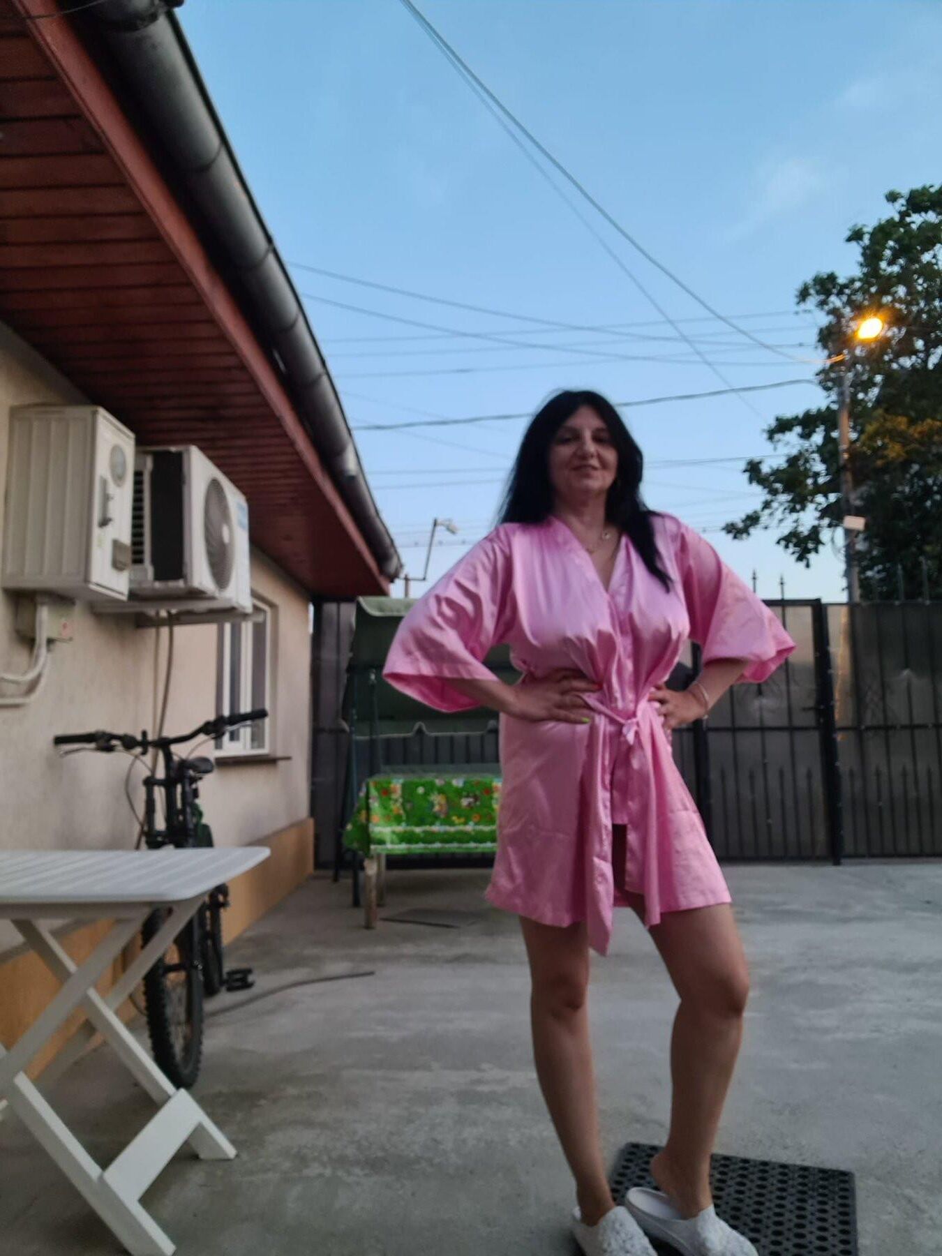 Brune mature alexa