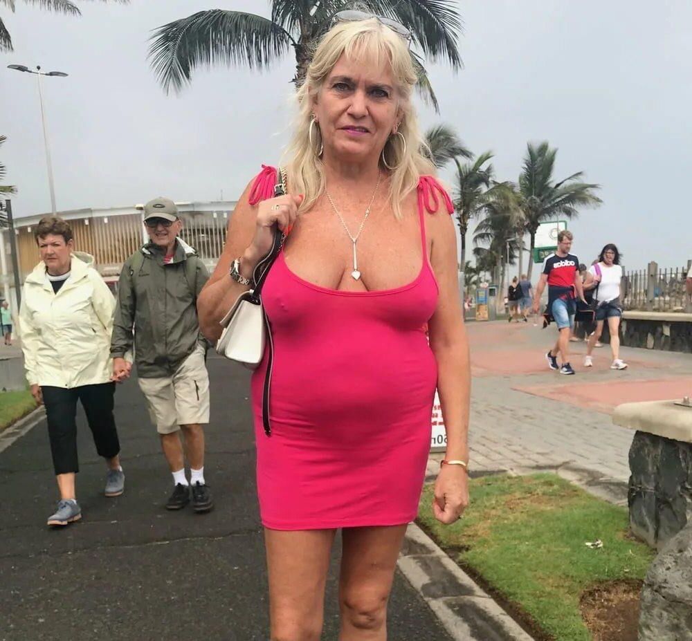 Regarde-moi jeune homme, pas à mes seins