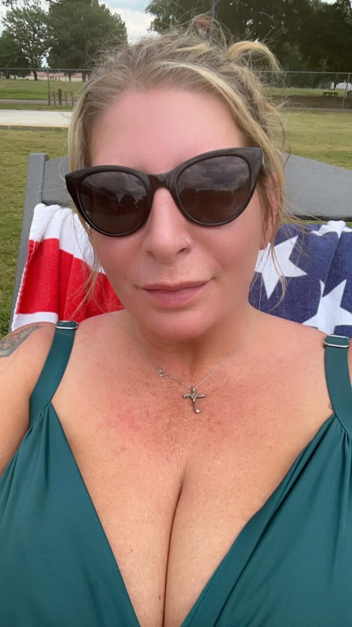 Neighborhood MILF Big Tits