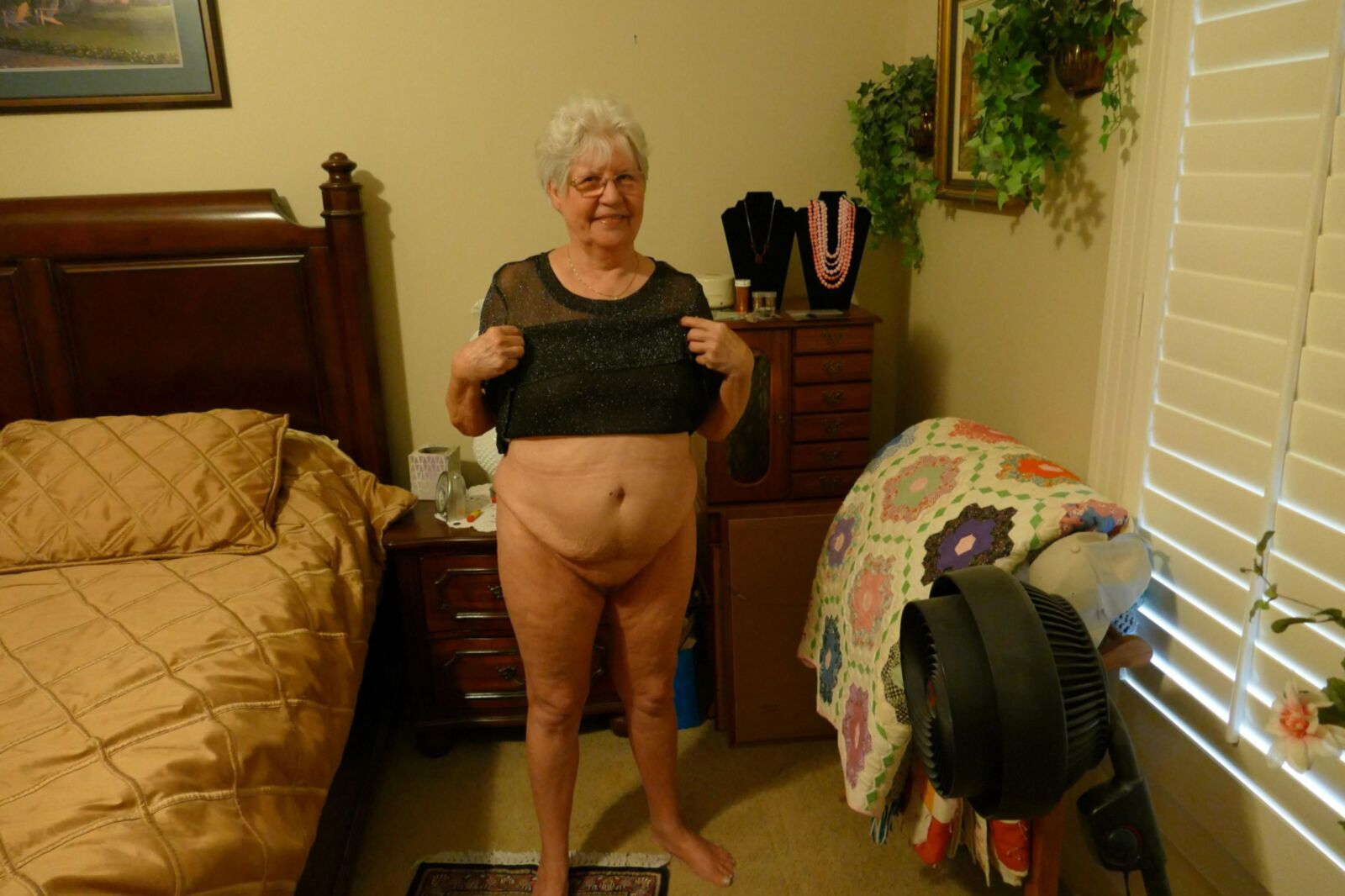 Mary Mathis gets naked.