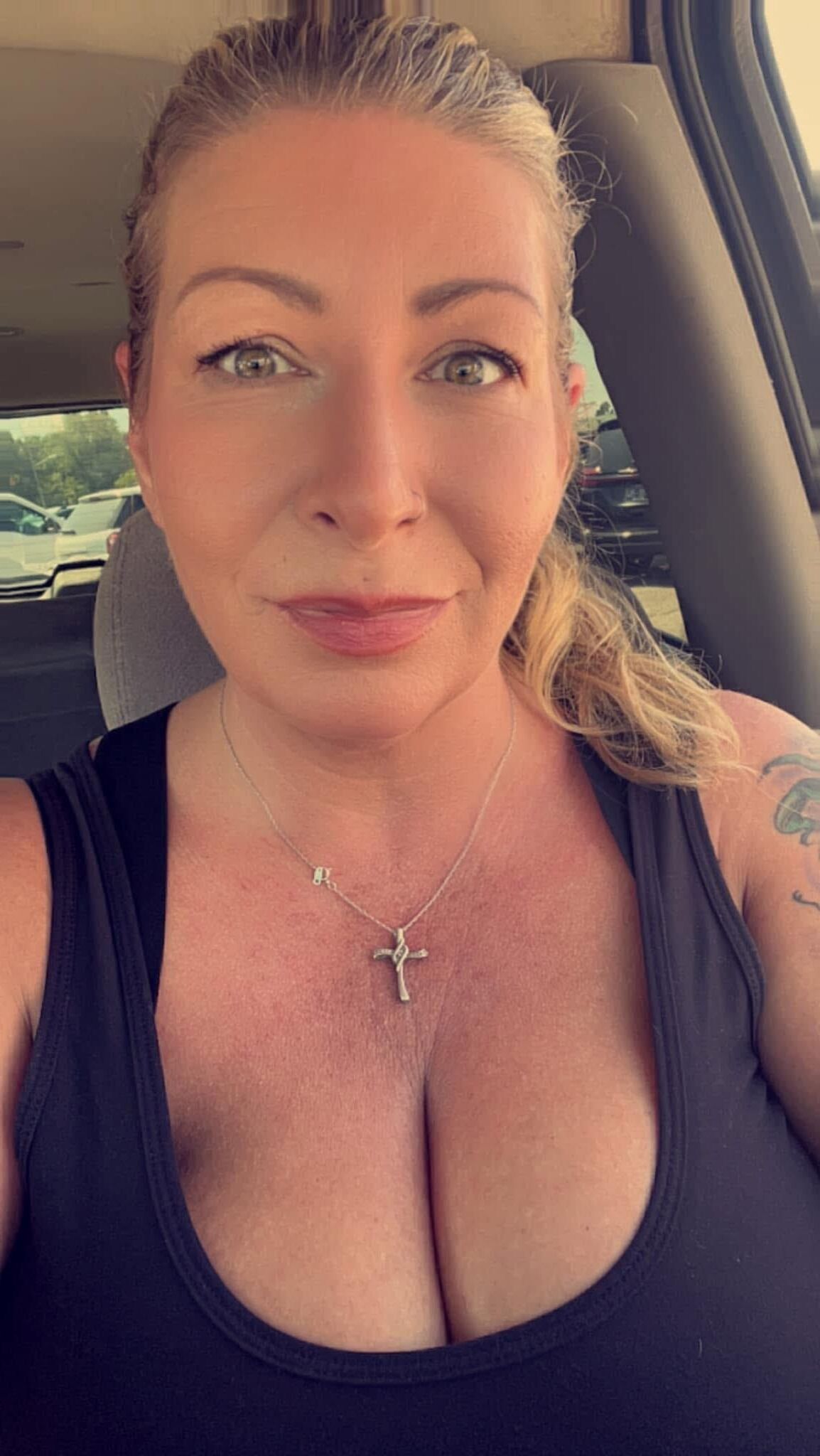 Neighborhood MILF Big Tits