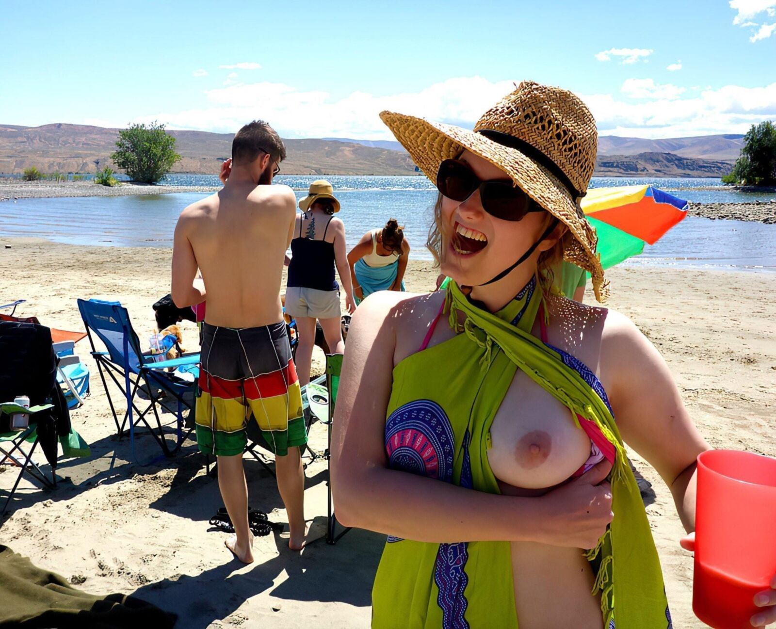 Hey mom, show me one tit! 