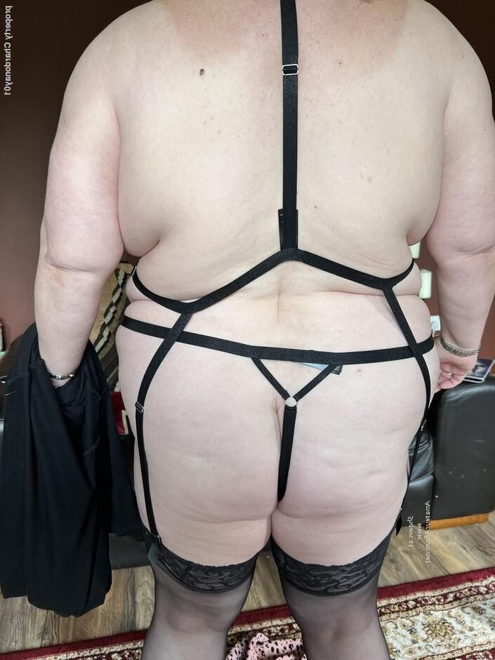 Peitos enormes da esposa exposta