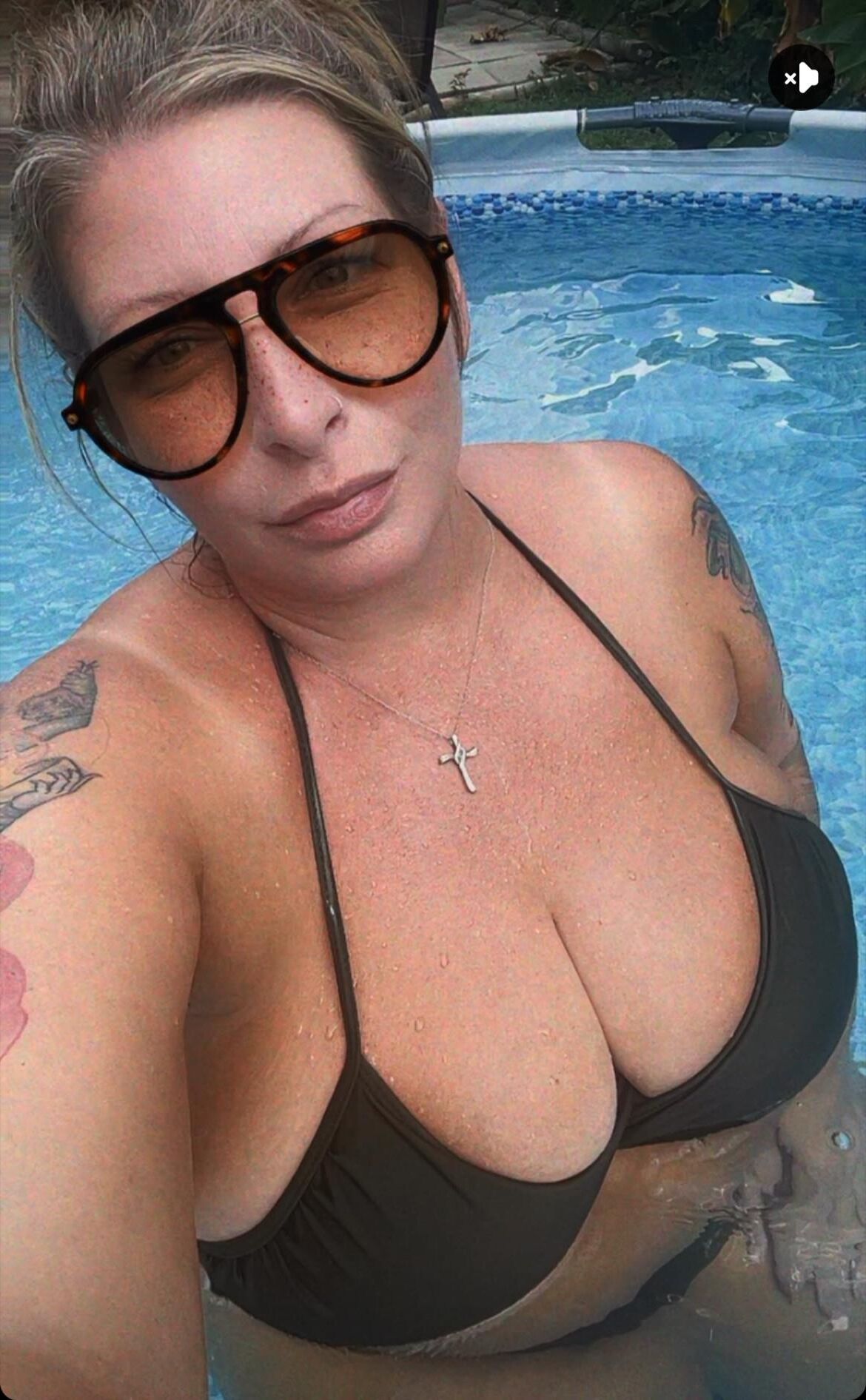 Neighborhood MILF Big Tits