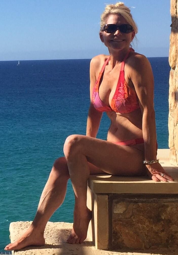 MILFs I wish lived next door 