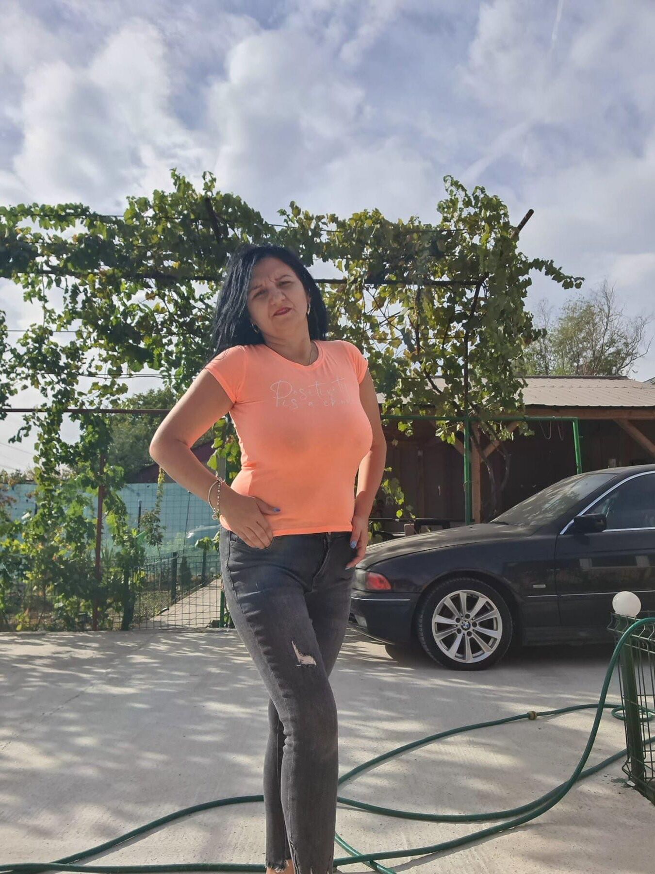 Brune mature alexa