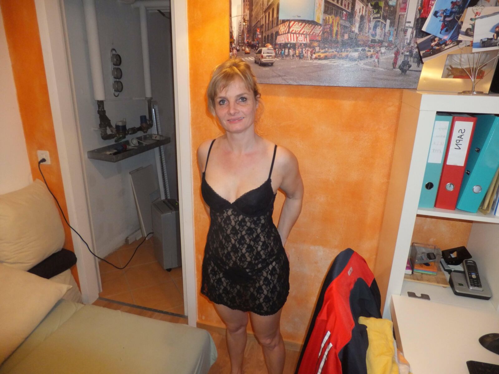 BLONDE MATURE CHLOE 