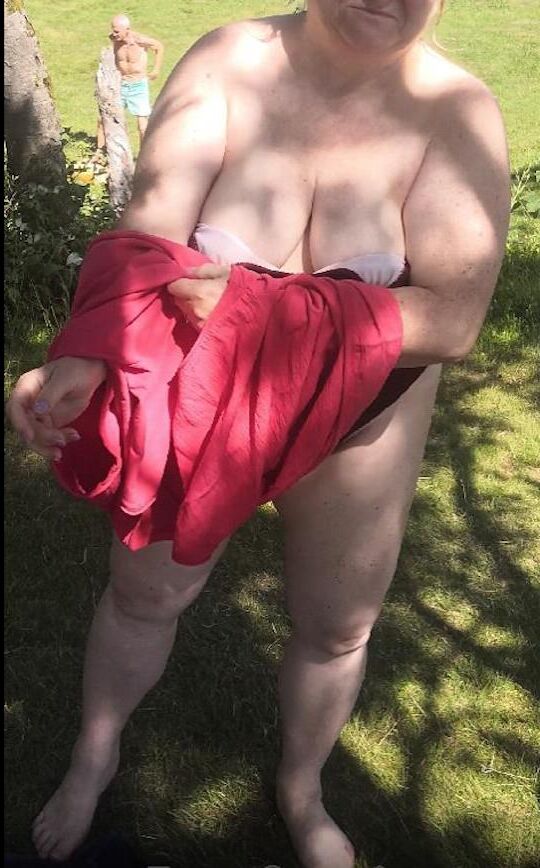私の妻はいつも良い水泳、良い飲み物、そして良いセックスが大好きです！