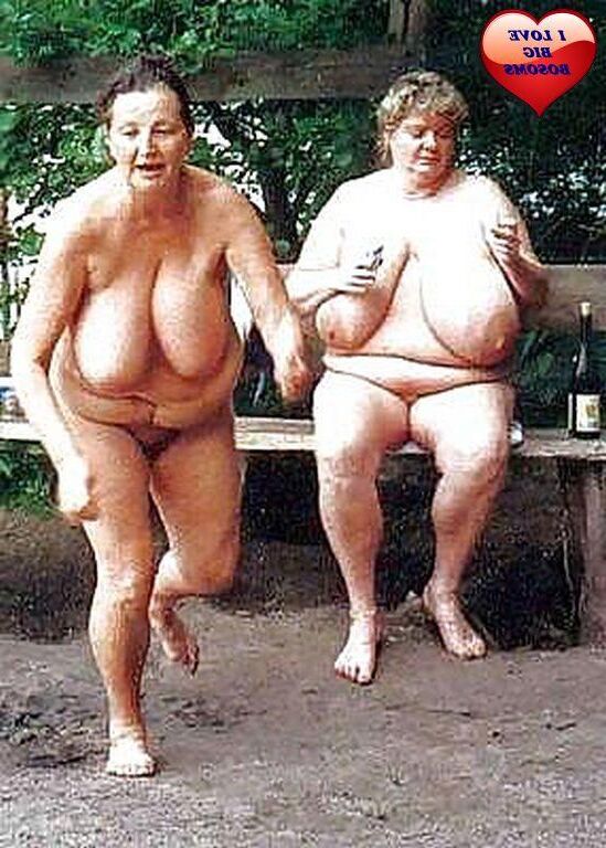 Dames plus âgées avec de beaux grands seins