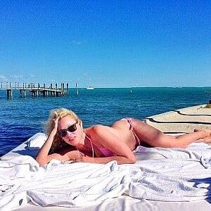 Virginia Madsen_Hot Promis