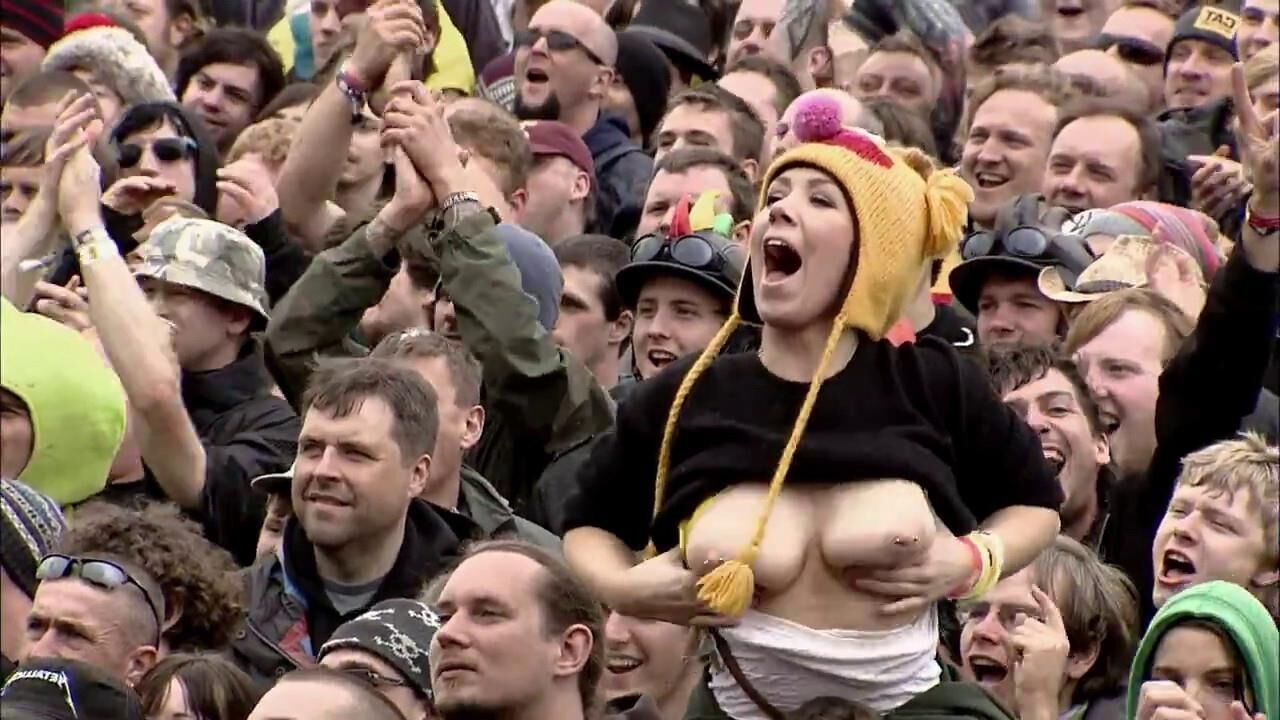 Titten blinken bei Konzerten (WTF)