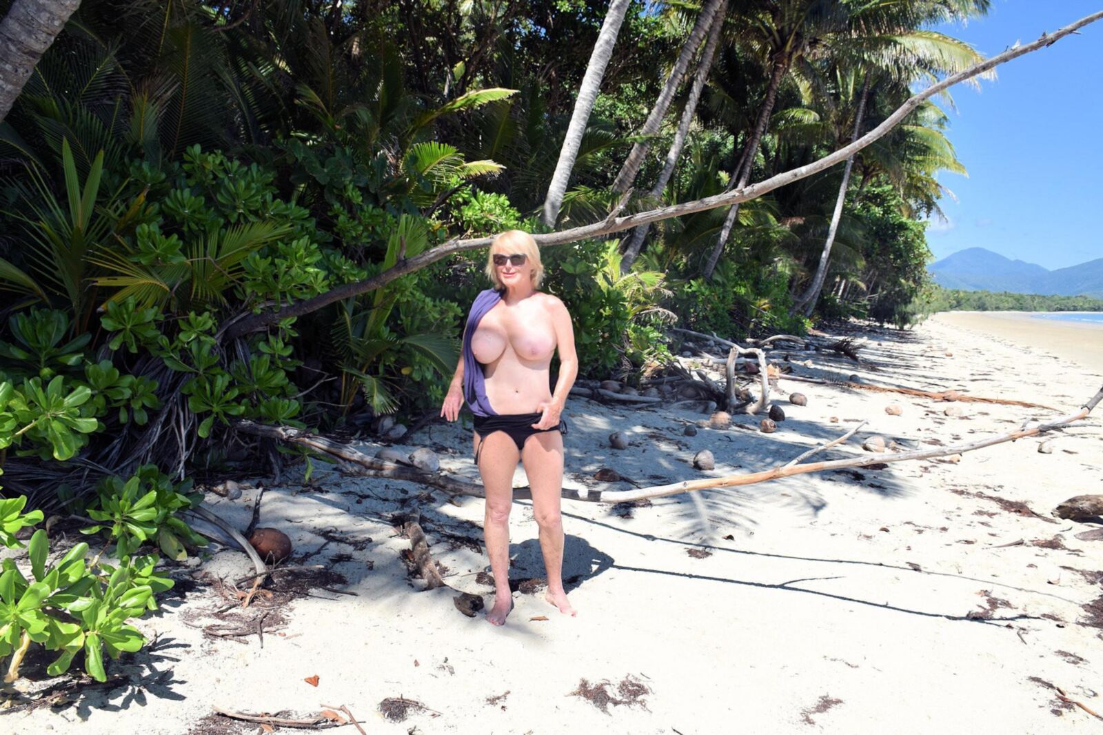 Céu da Voyeur Nossa adorável senhora Diane na praia!