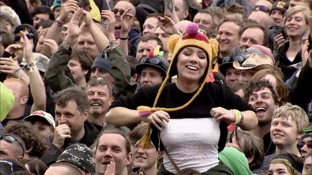 Titten blinken bei Konzerten (WTF)