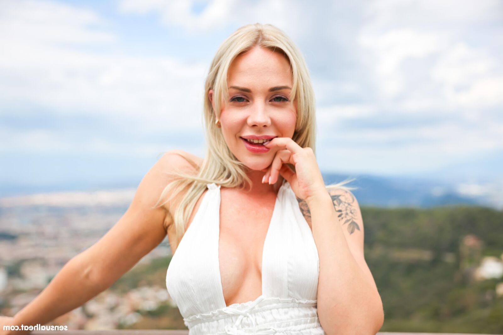 Angie Luchs Yo Pussy Vergnügen auf dem Sofa
