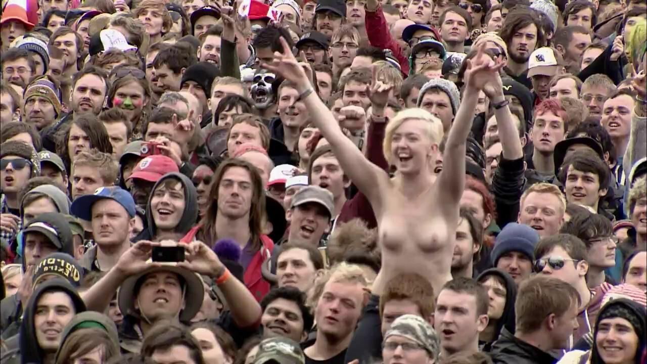 Titten blinken bei Konzerten (WTF)