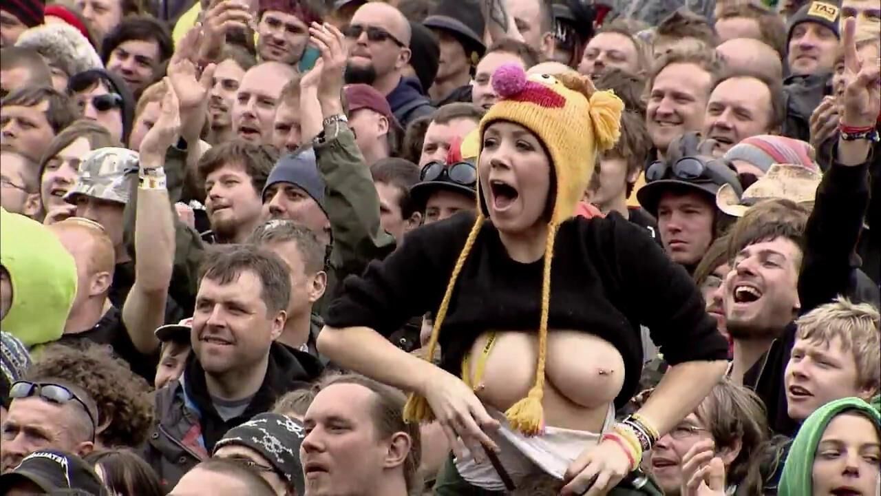Titten blinken bei Konzerten (WTF)