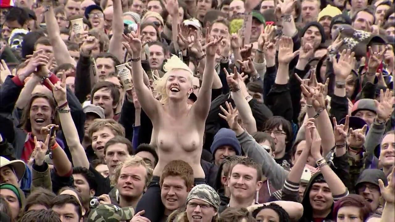 Titten blinken bei Konzerten (WTF)