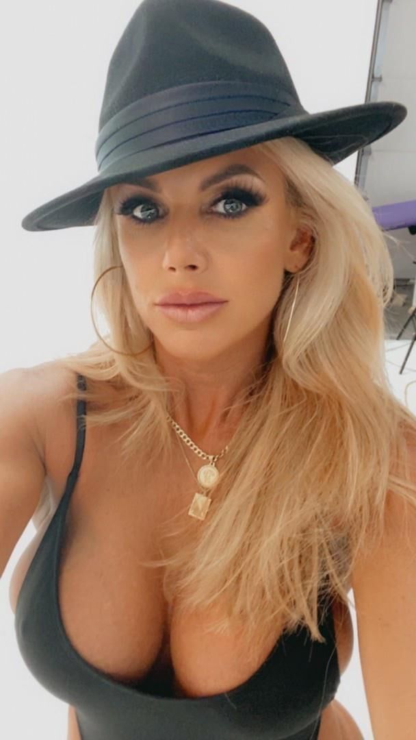 Пожалуйста, привяжите меня к ее издание MILF x