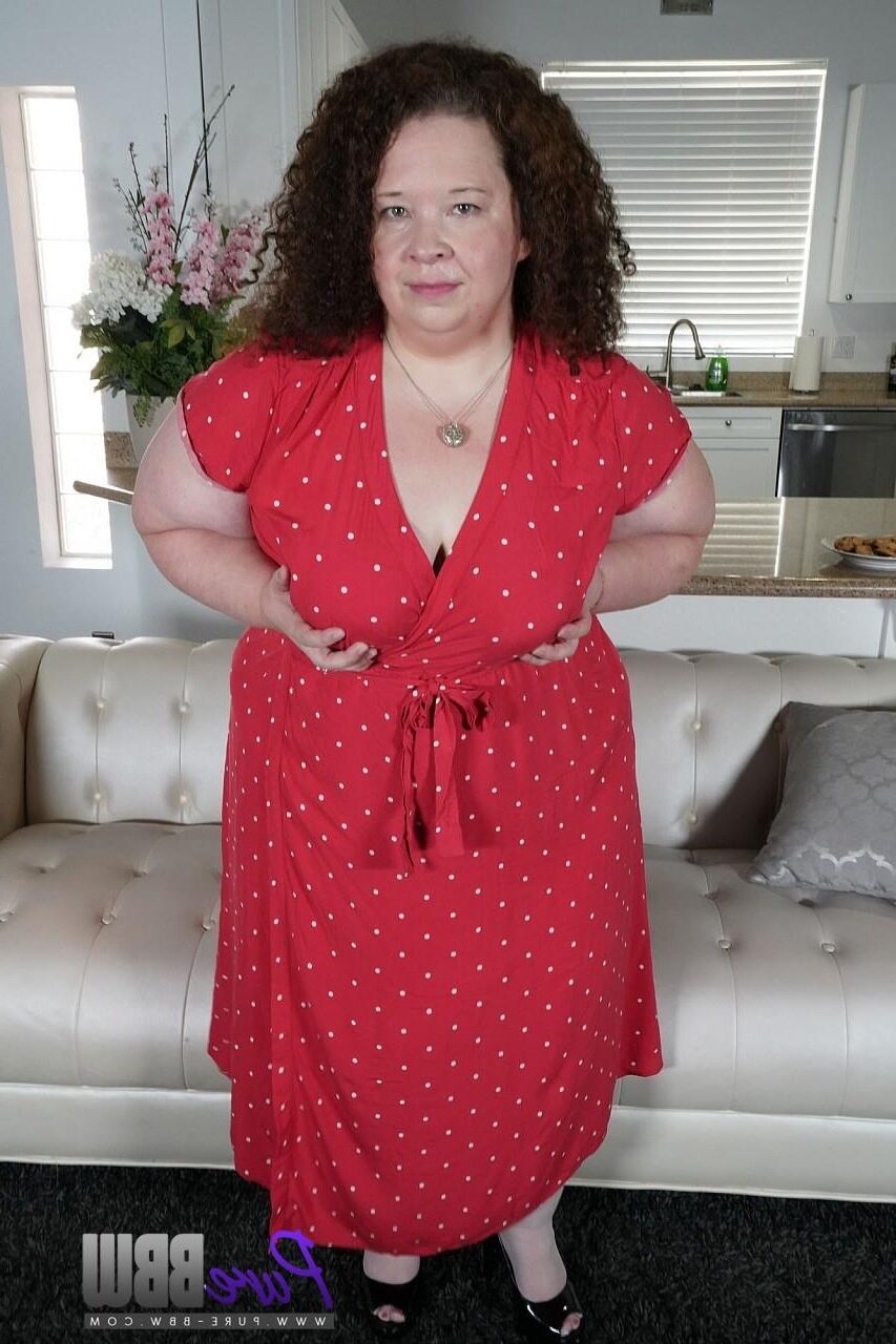 BBW Annabelle Leigh Brunette Milf