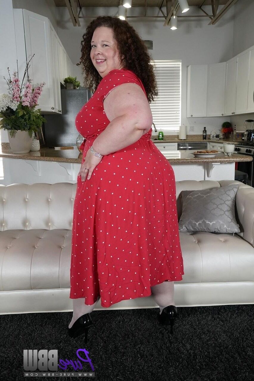 BBW Annabelle Leigh Brunette Milf
