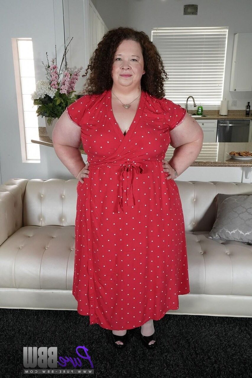BBW Annabelle Leigh Brunette Milf