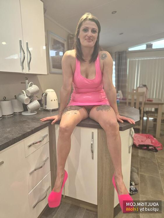 Willing Housewives