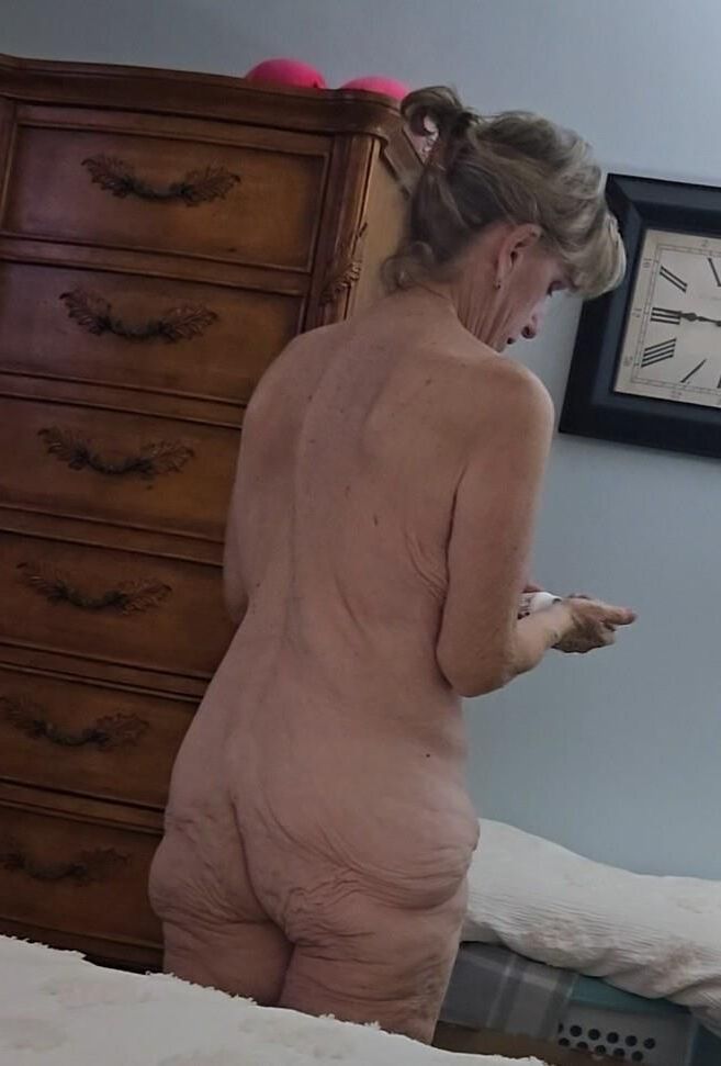 Allie Yo mit Cellulite