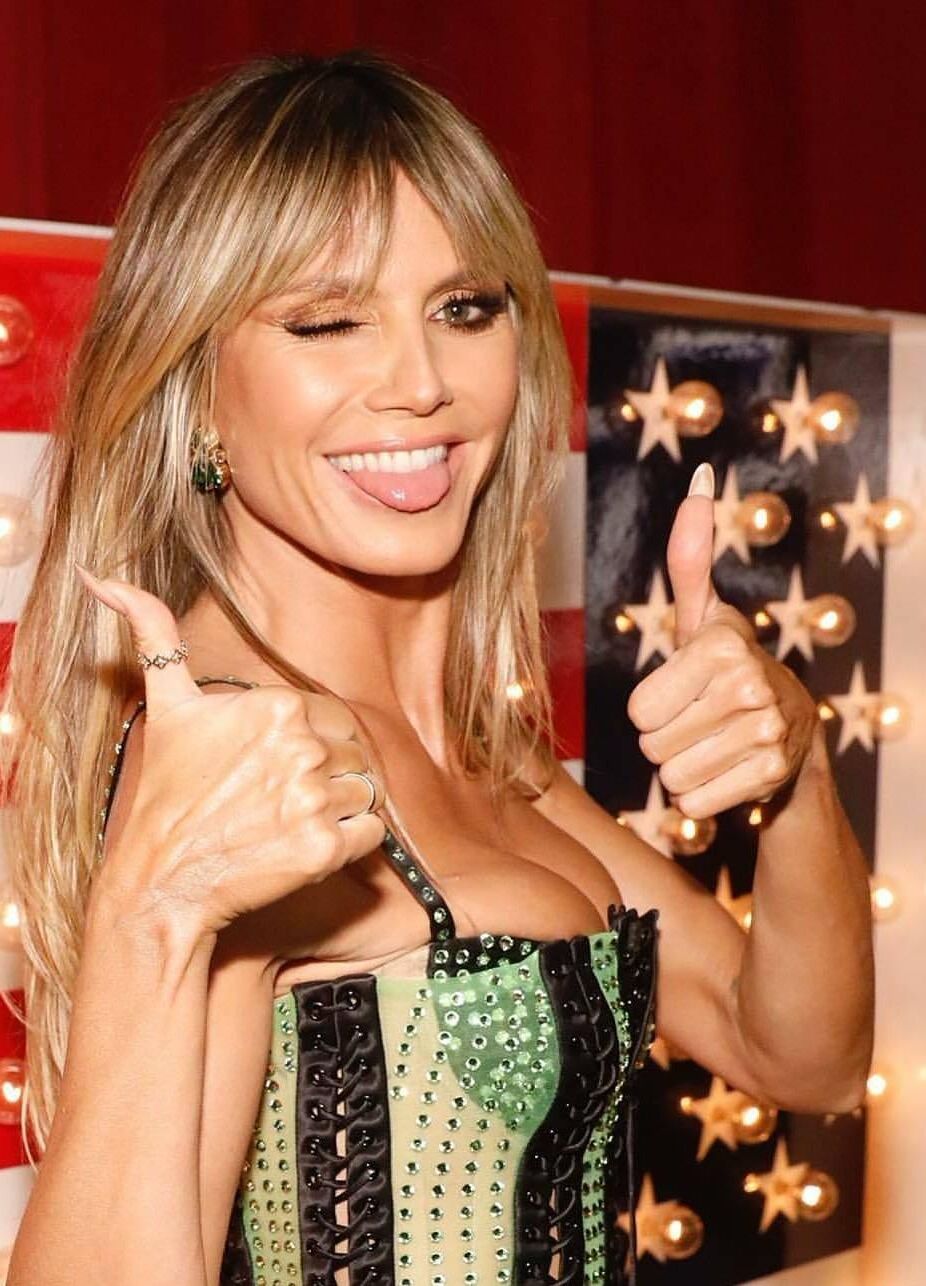 Milf tit vadia heidi klum, rainha do decote ofensivo sacanagem