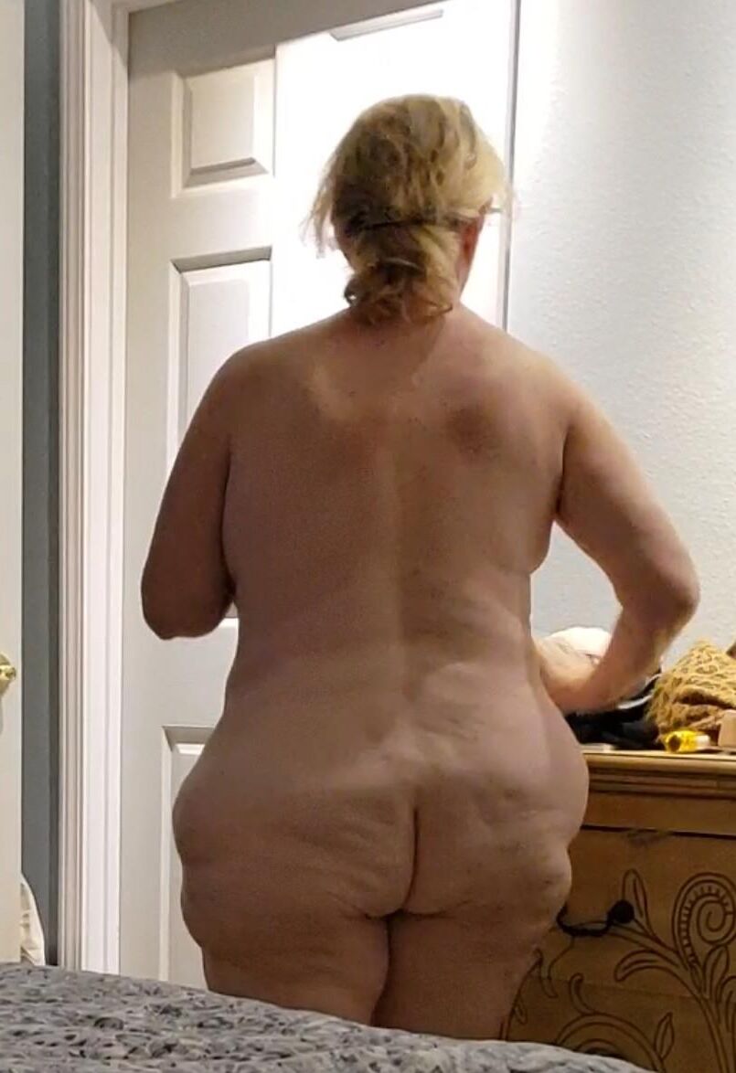 Allie Yo mit Cellulite