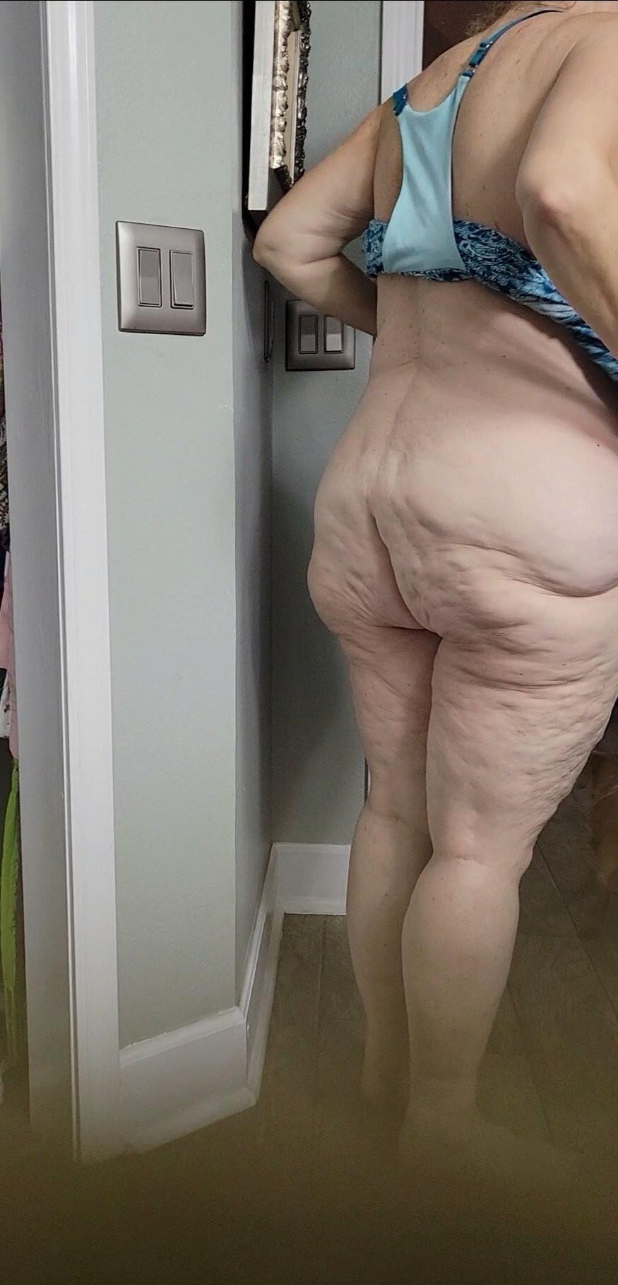 Allie Yo mit Cellulite