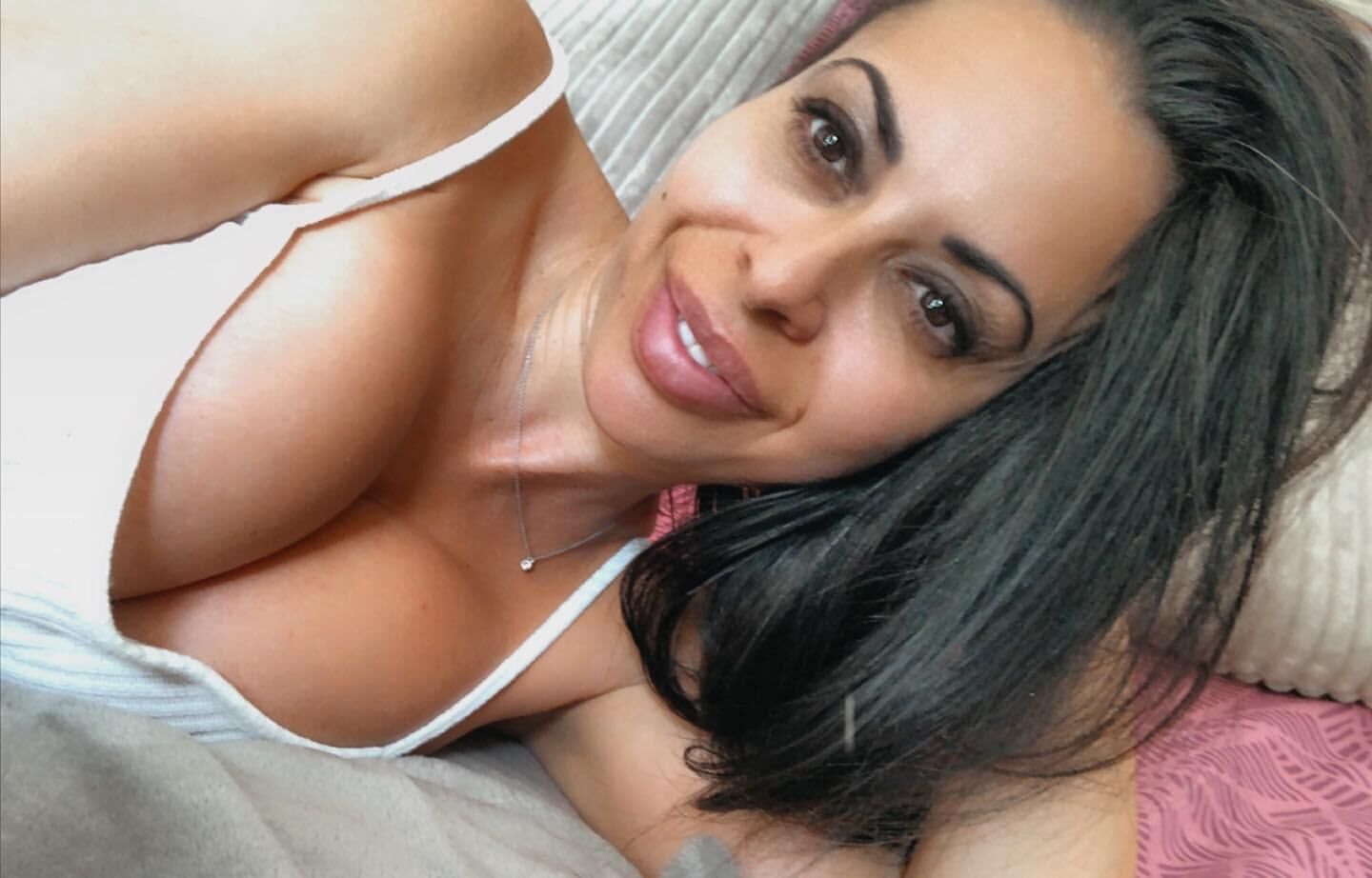 French milf big tits grosses loches bandantes