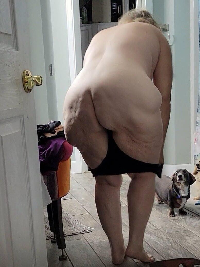 Allie Yo mit Cellulite