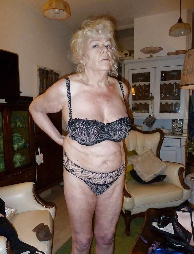 Mama, unterwerfen Sie sich Ihrem Sohn, streifen Sie!