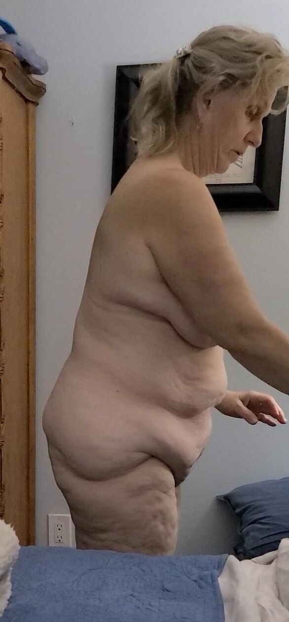 Allie Yo mit Cellulite