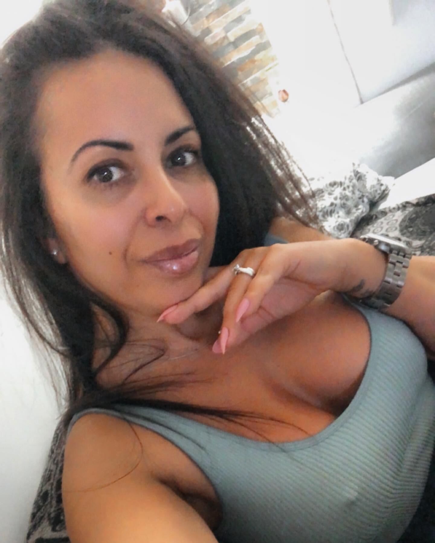 French milf big tits grosses loches bandantes